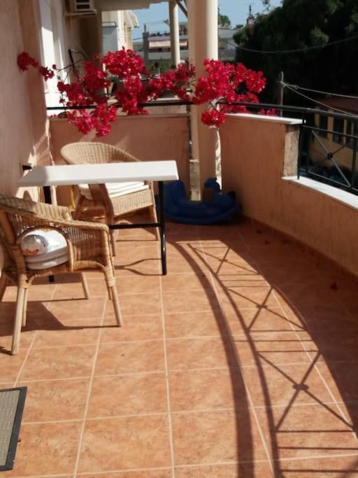 Nea Makri'S Little Ireland Apartman Kültér fotó